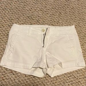 American Eagle White Shortie Shorts. Size 4. Super Stretch.